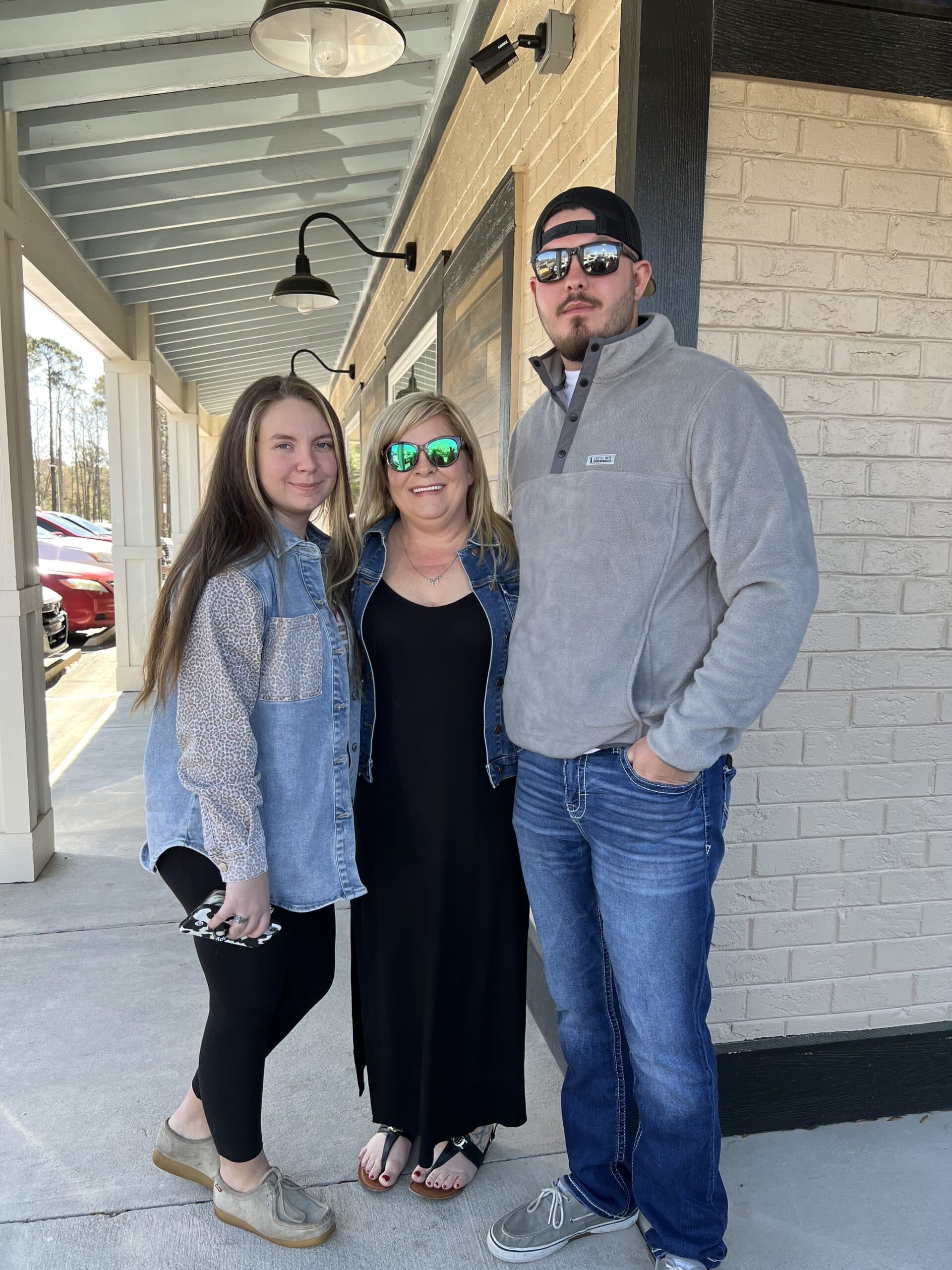 Rhonda Thompkins and kids - daisy award winner